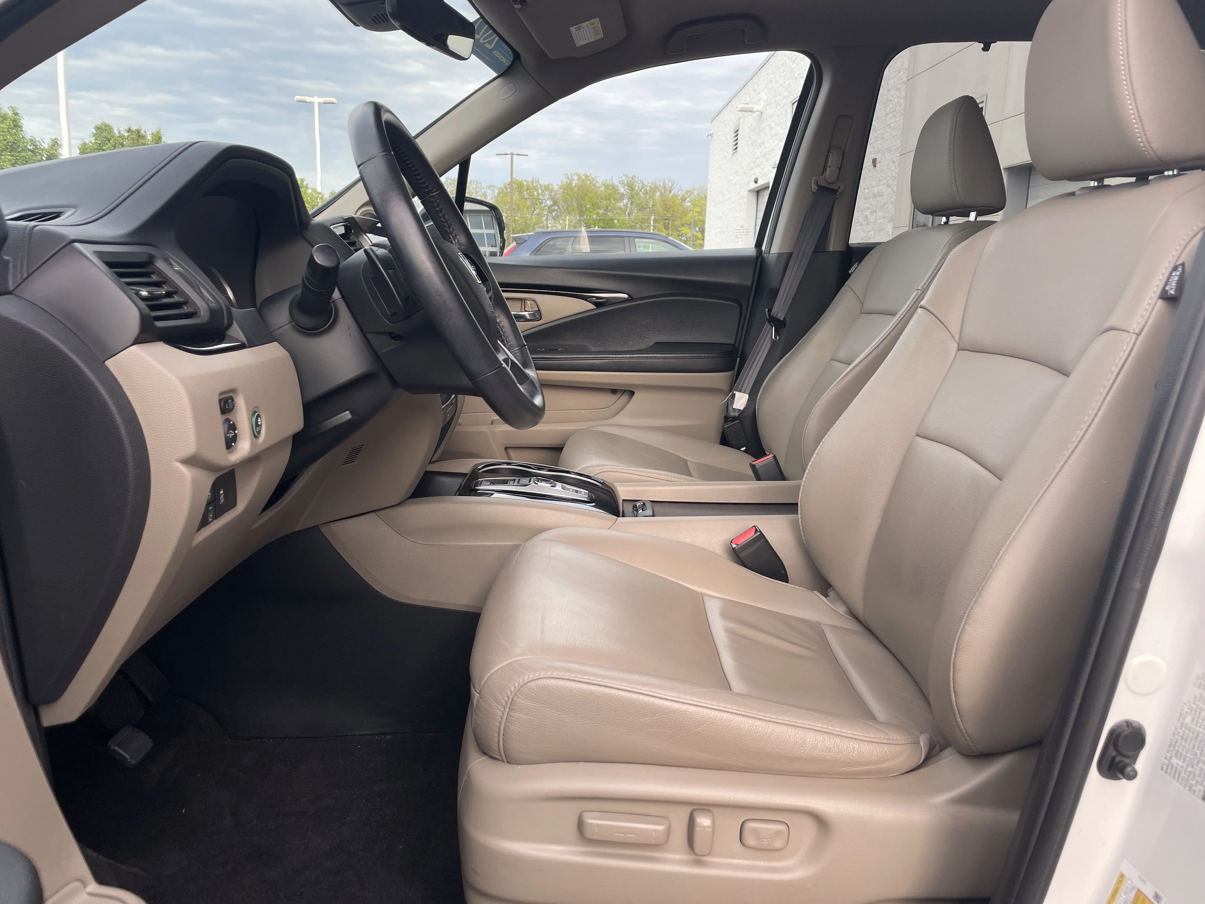 Certified Used 2022 Platinum White Pearl Honda Touring 7-Passenger image 30