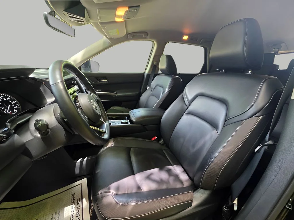 Used 2025 Super Black Nissan SL image 16