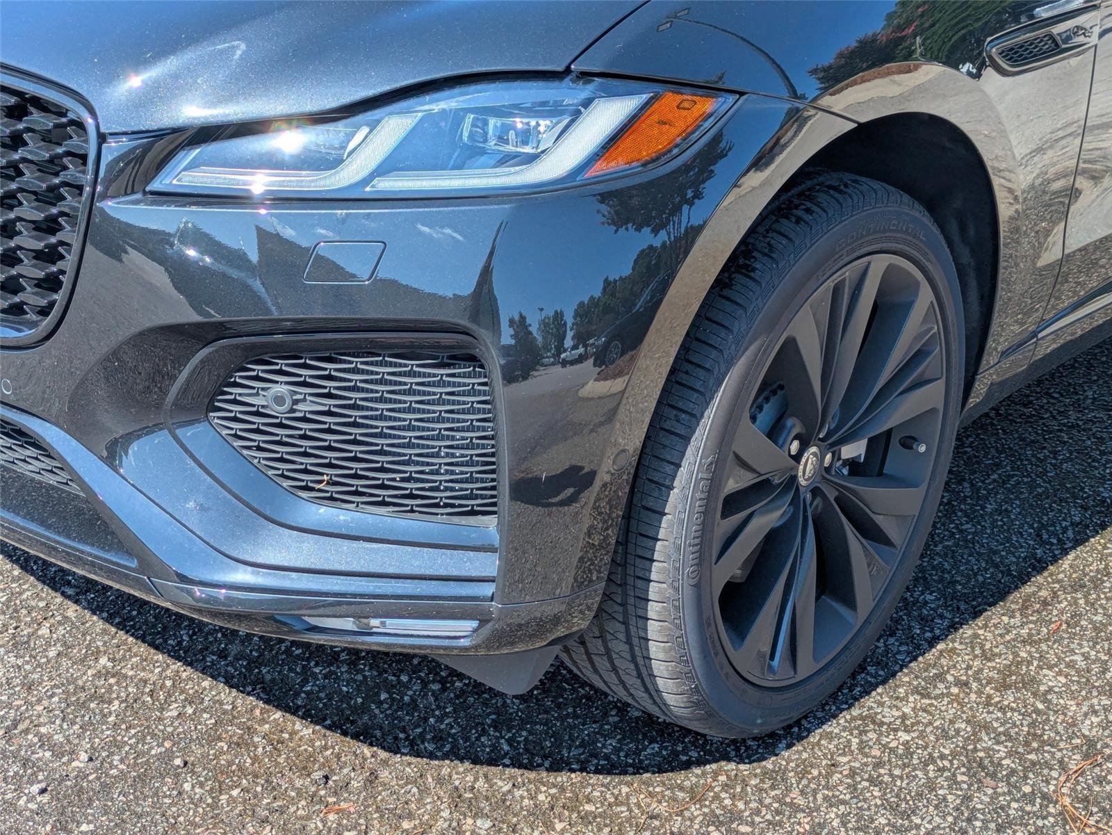 New 2026 Santorini Black Jaguar R-Dynamic S image 8