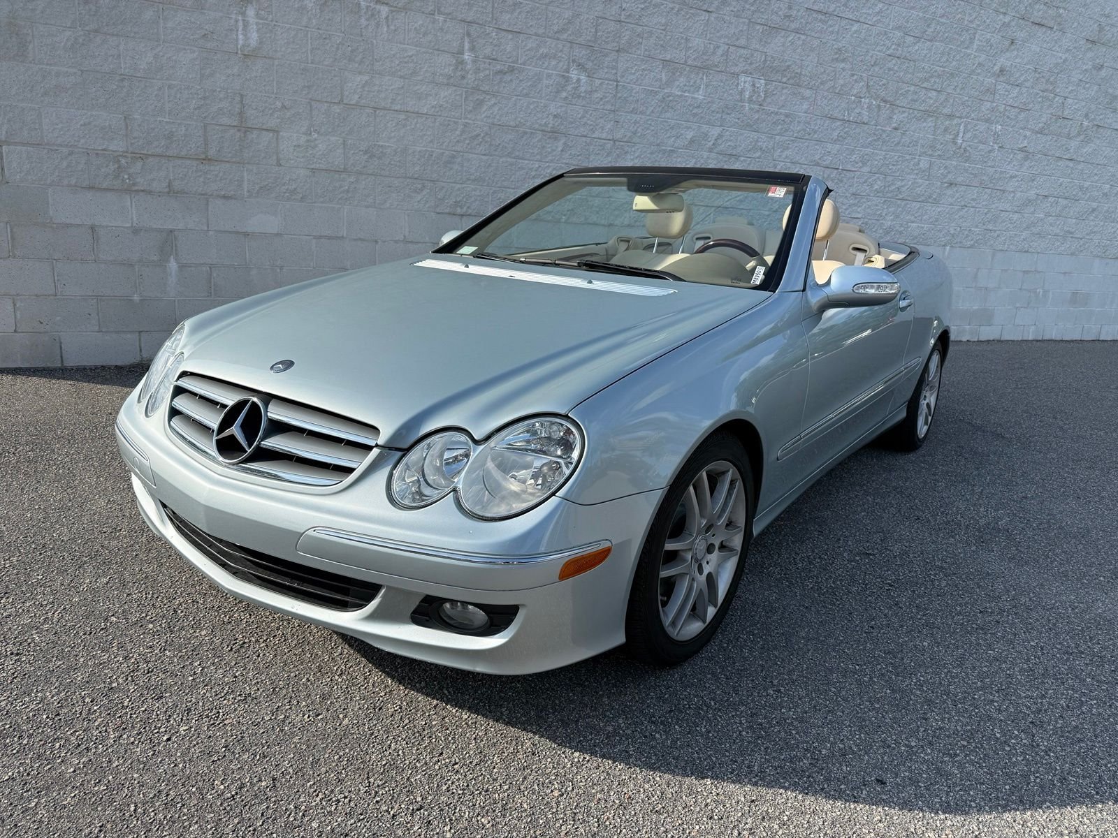 Used 2008 Diamond Silver Metallic Mercedes-Benz CLK 350 image 1