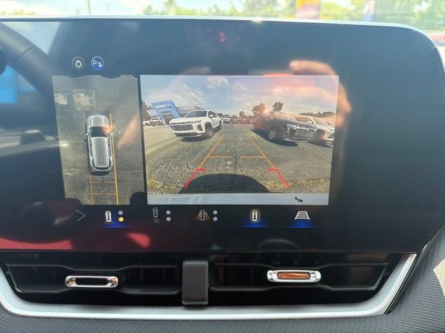 New 2026 Summit White Chevrolet LT image 32