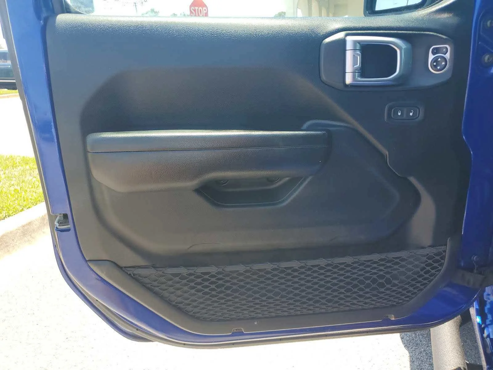 Used 2020 Ocean Blue Metallic Clea Jeep Sport S image 15