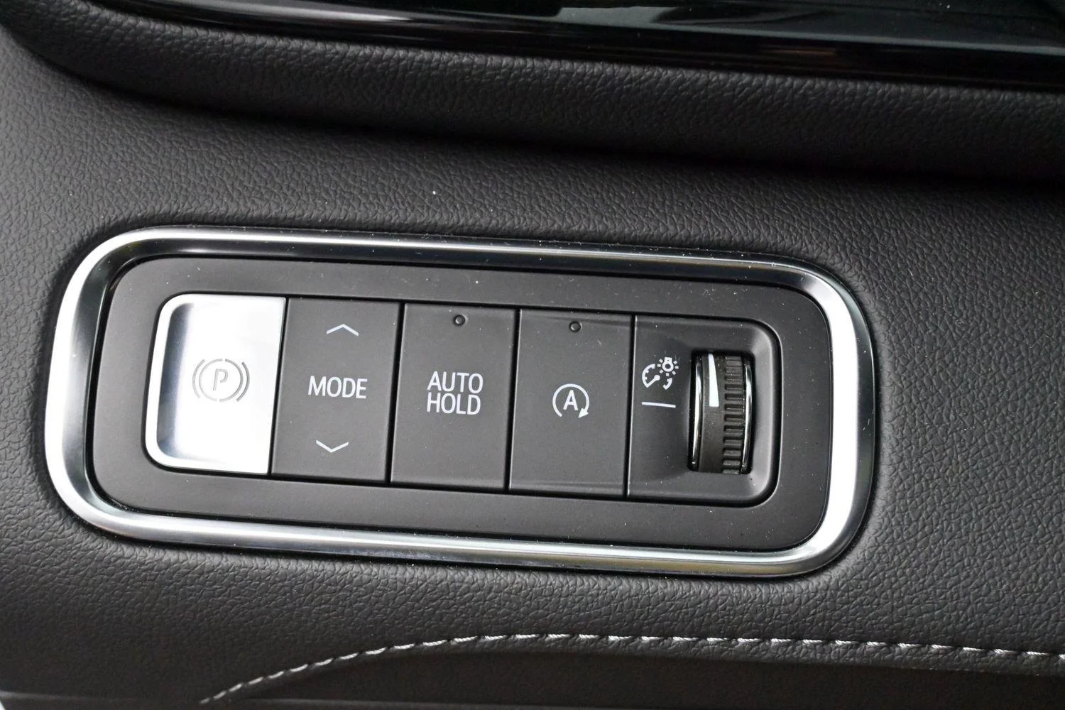 Used 2026 Iridescent White Tricoat Buick Avenir image 22
