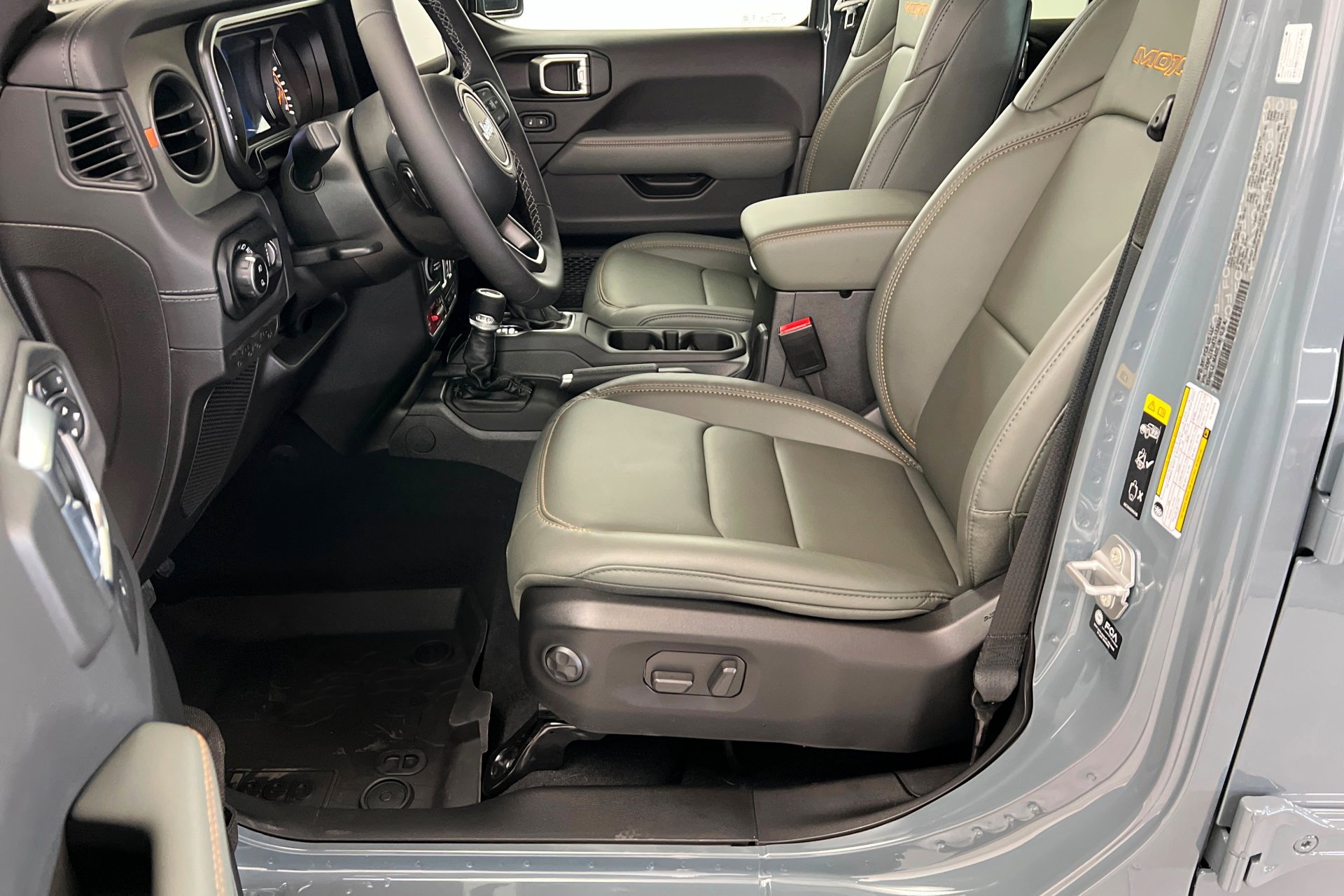 New 2026 Anvil Clear-Coat Exterior Paint Jeep Mojave X image 18