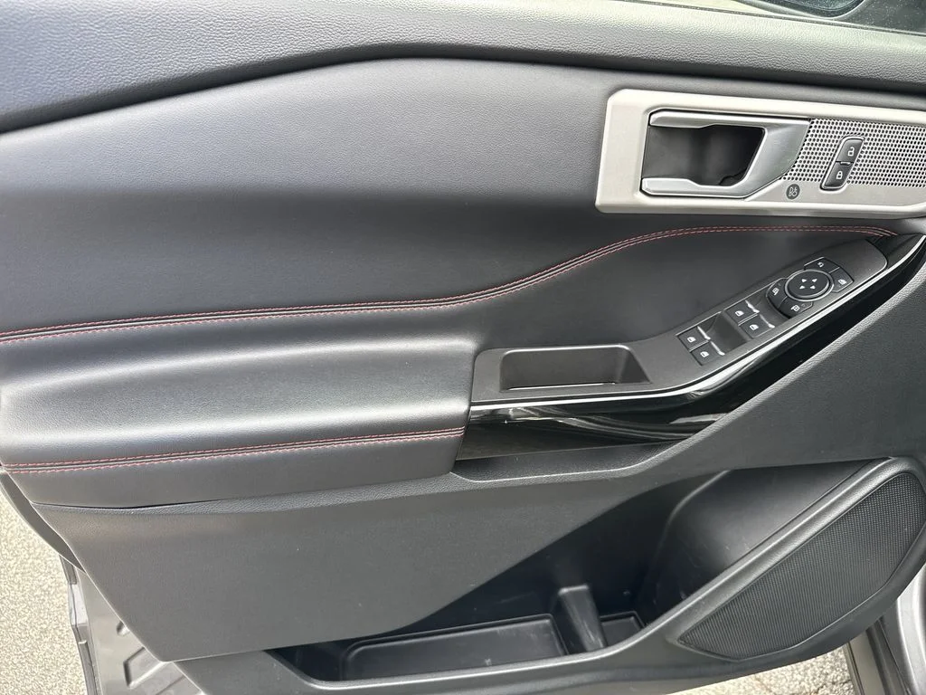 Used 2023 Gray Ford ST-Line image 10