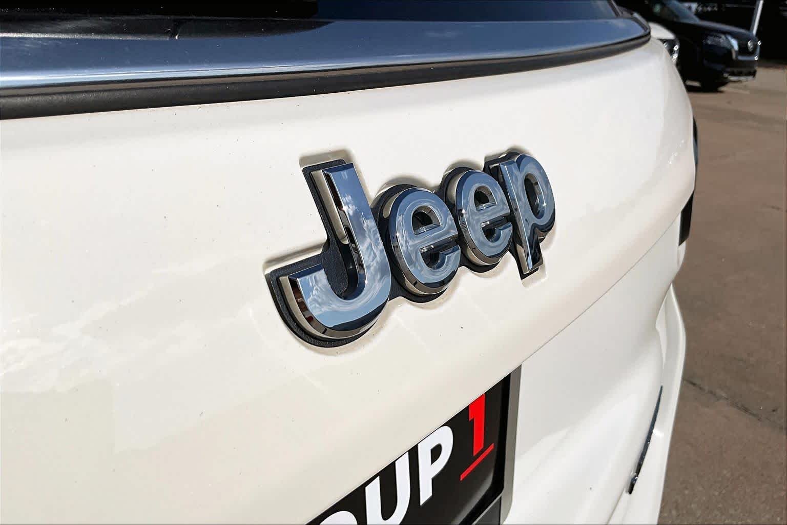 Used 2019 White Clearcoat Jeep Limited image 28