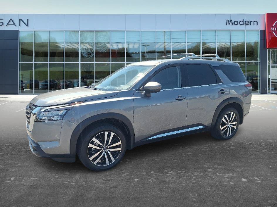Used 2025 Gun Metallic Nissan Platinum image 1
