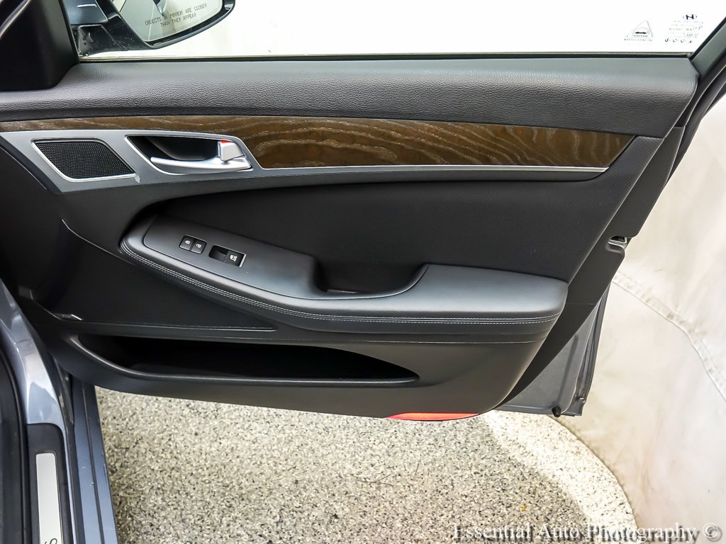 Used 2015 Gray Hyundai 3.8 image 26