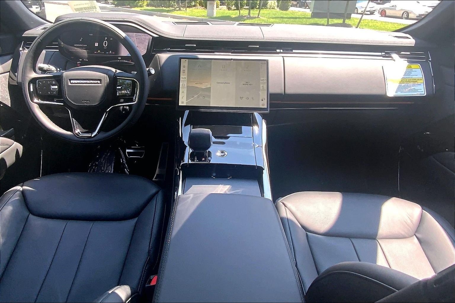 New 2026 Fuji White Land Rover Dynamic SE image 5