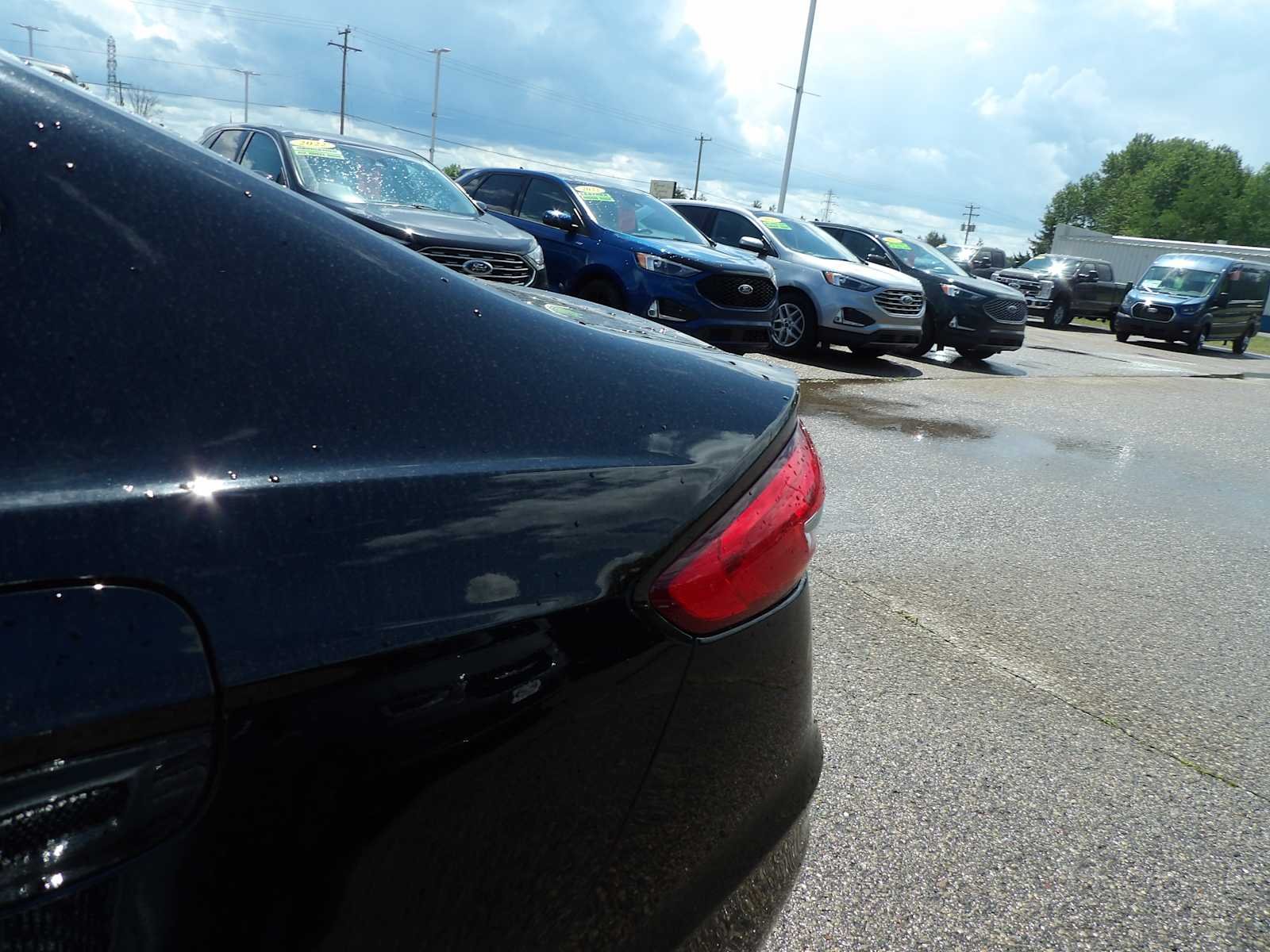 Used 2020 Agate Black Metallic Ford SE image 12