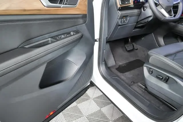 New 2026 Opal White Pearl Volkswagen 2.0T SE image 7
