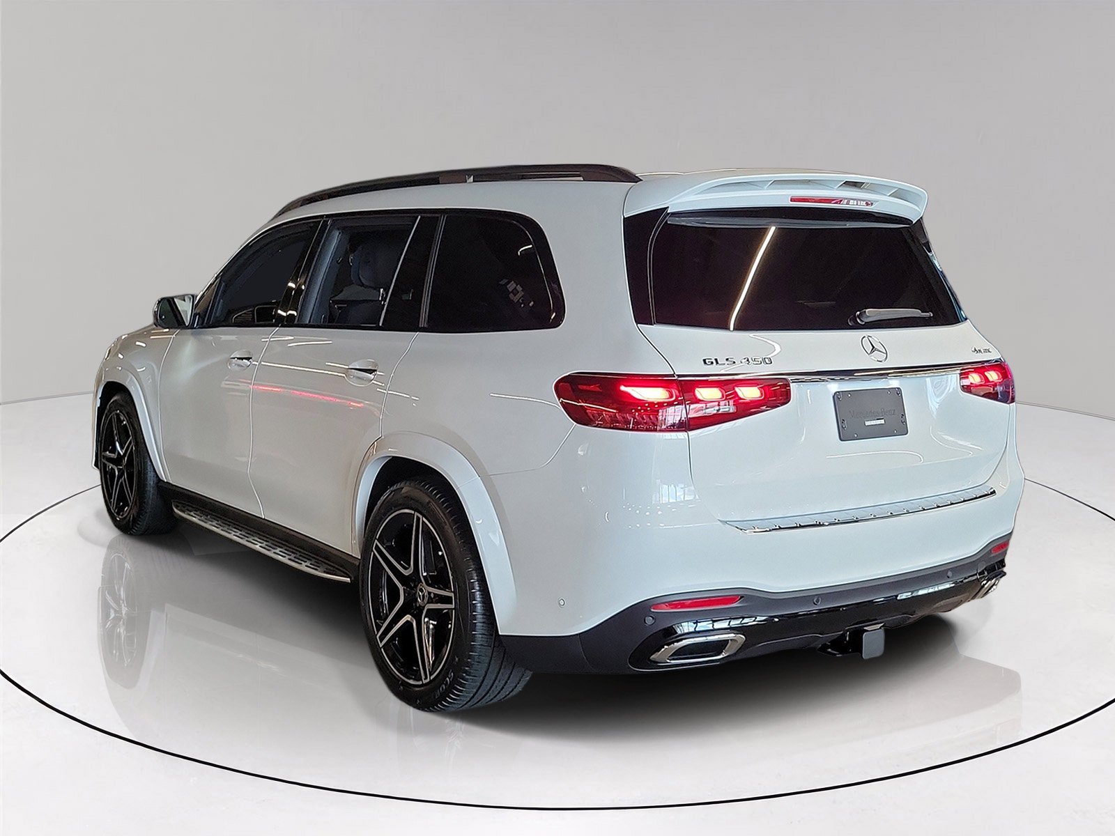 New 2026 MANUFAKTUR Moonlight White Metallic Mercedes-Benz GLS 450 image 34