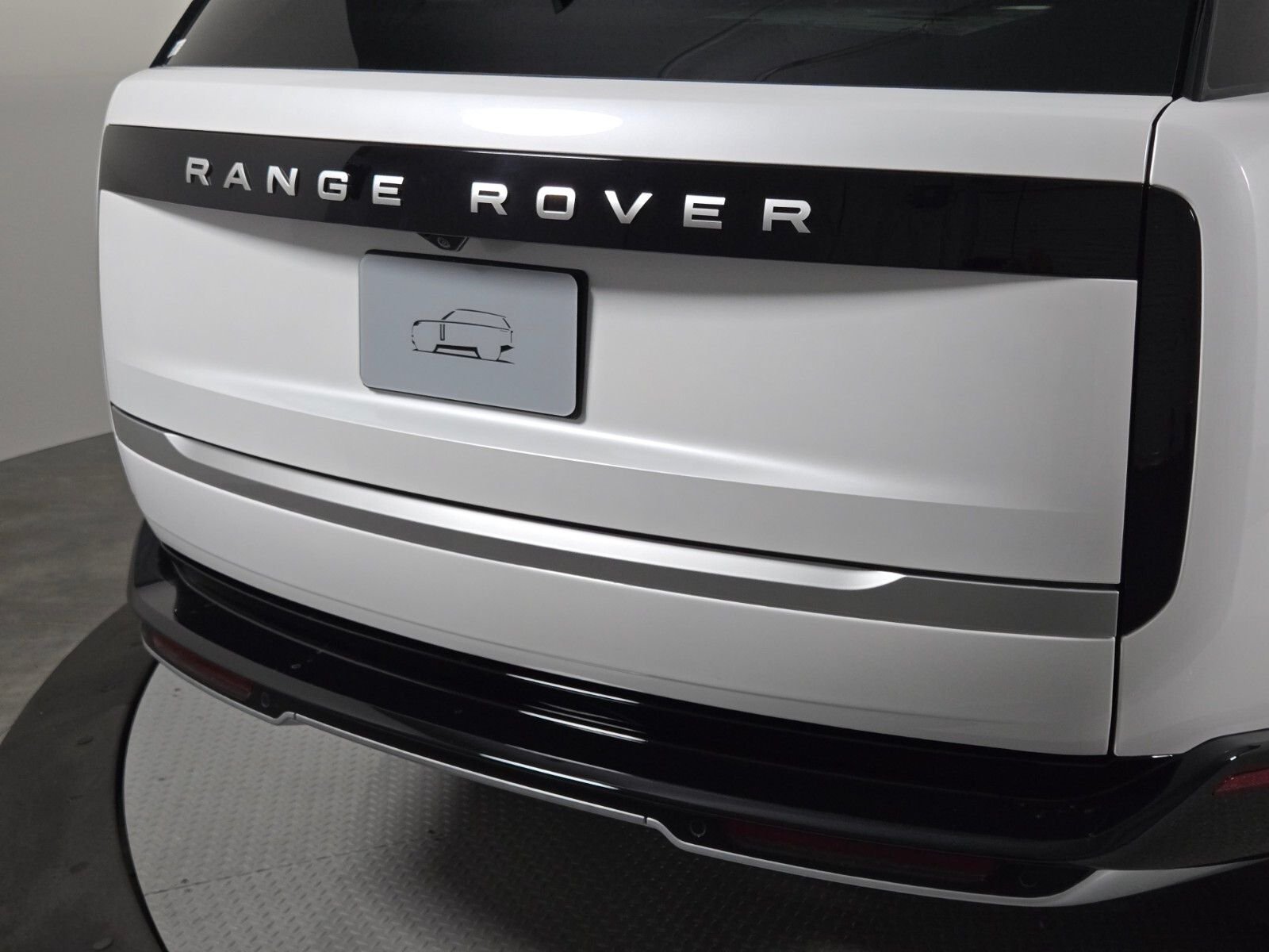New 2026 Ostuni Pearl White Land Rover Autobiography image 7