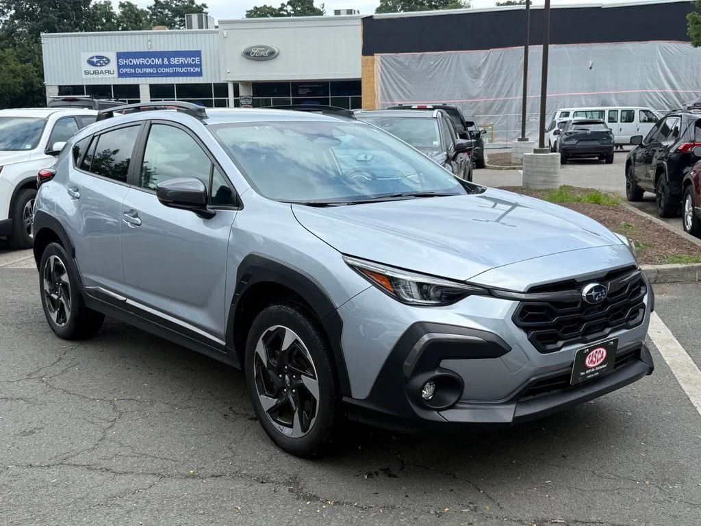 Used 2024 Ice Silver Metallic Subaru Limited image 4