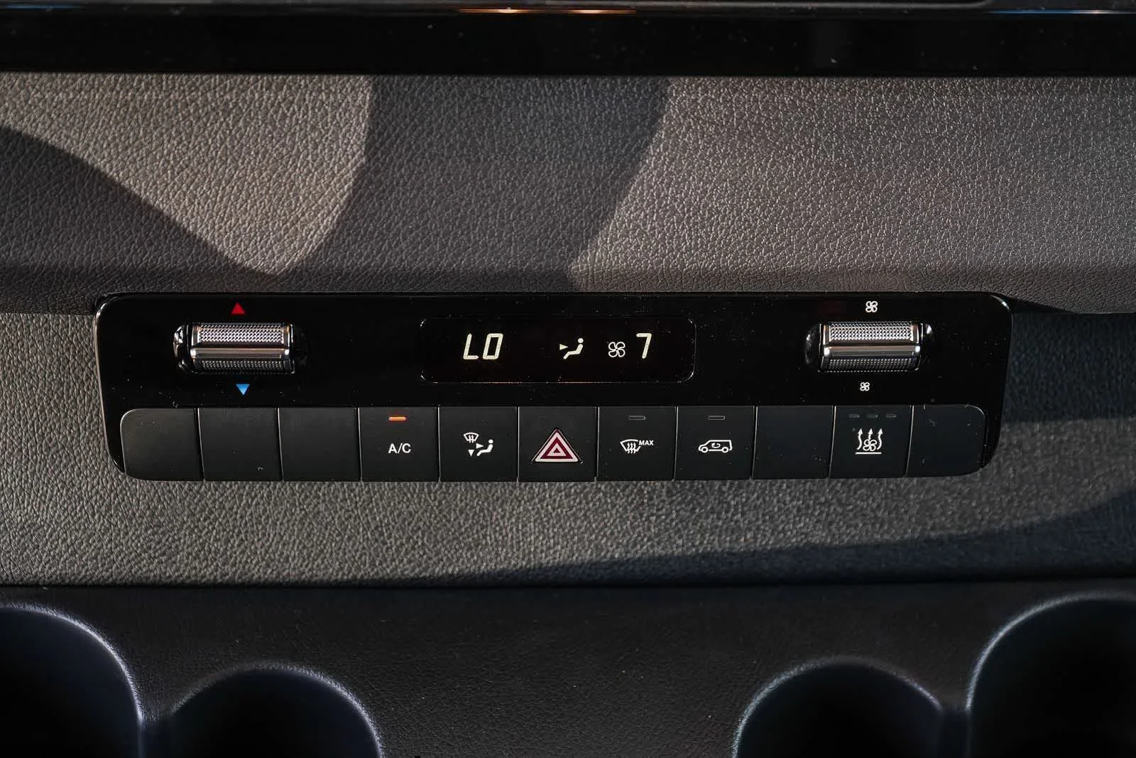 New 2025 Arctic+White Mercedes-Benz Cargo 170WB High Roof 113kW Battery RWD HO Motor image 20