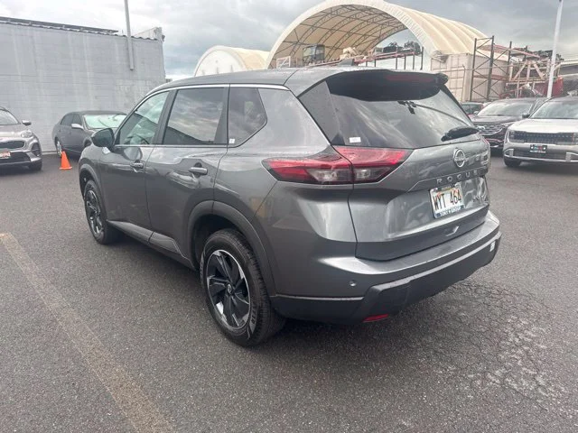 Used 2024 Gray Nissan SV image 3