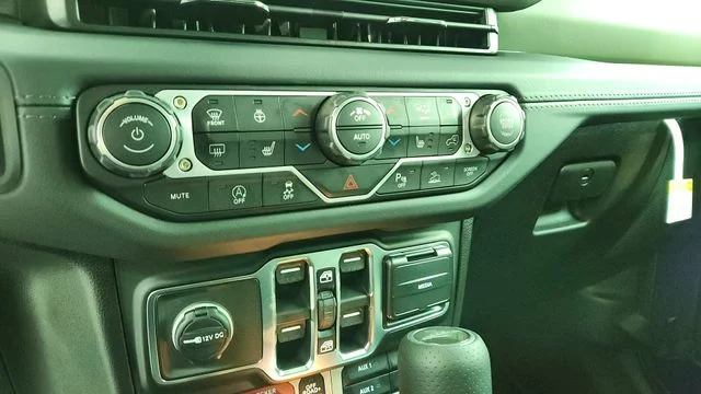New 2026 Reign Exterior Paint Jeep Mojave X image 23