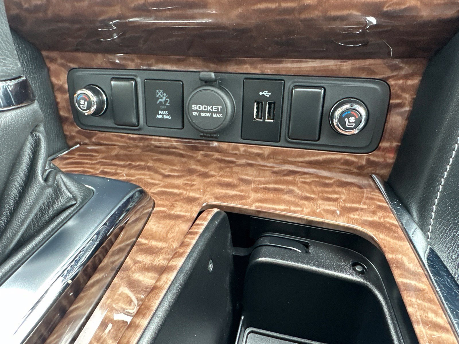 Used 2020 White Nissan Platinum image 72