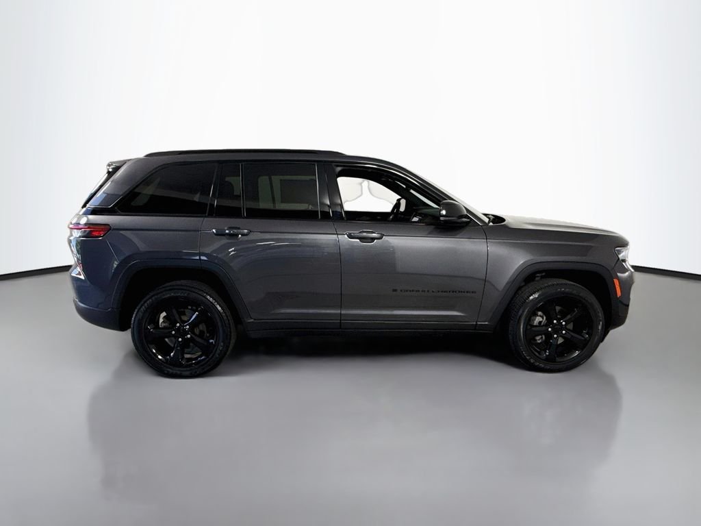 Used 2023 Baltic Gray Metallic Clearcoat Jeep Altitude image 14