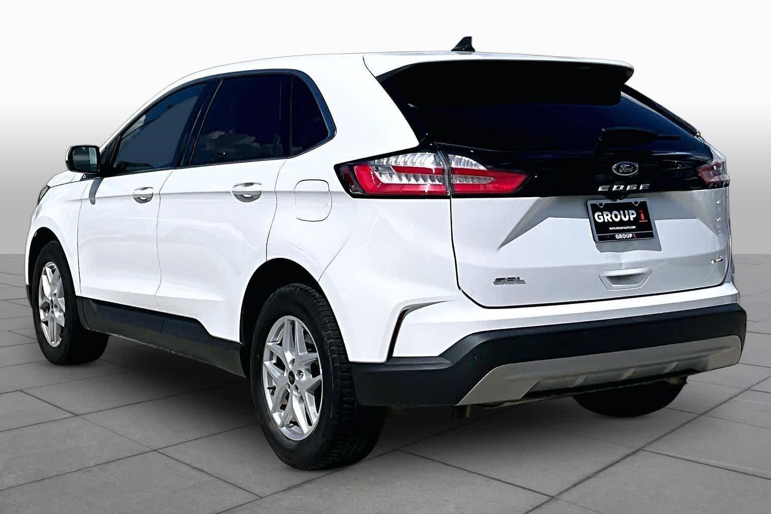 Used 2023 Oxford White Ford SEL image 11