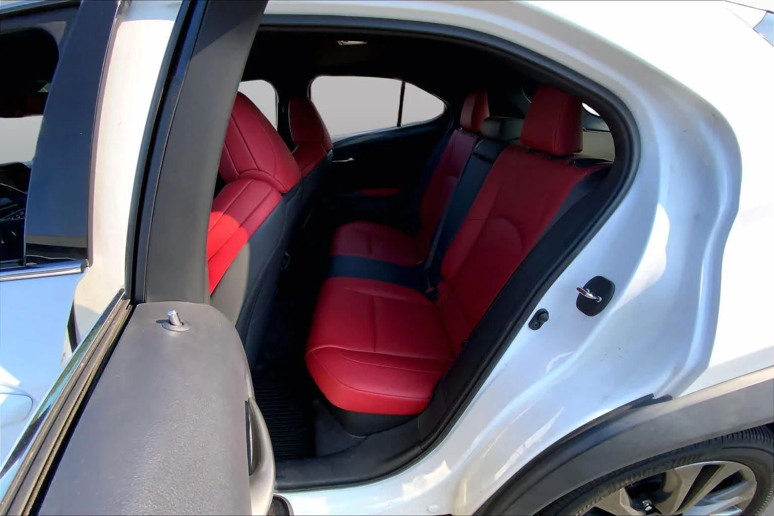 Used 2019 Ultra White Lexus F SPORT image 21