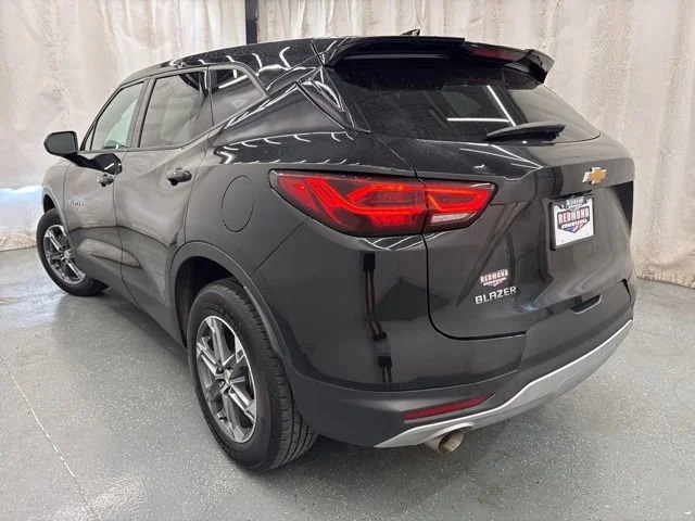 Used 2025 Black Chevrolet 2LT image 6