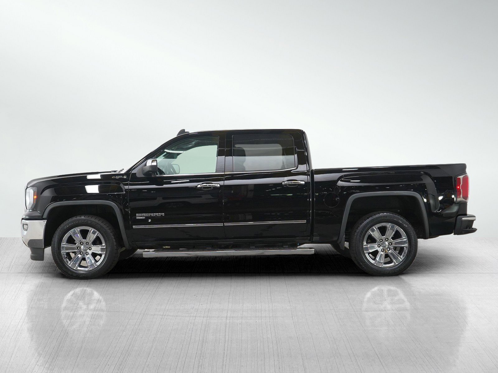 Used 2018 GMC Sierra 1500 SLT with VIN 3GTU2NER3JG256873 for sale in South Saint Paul, Minnesota