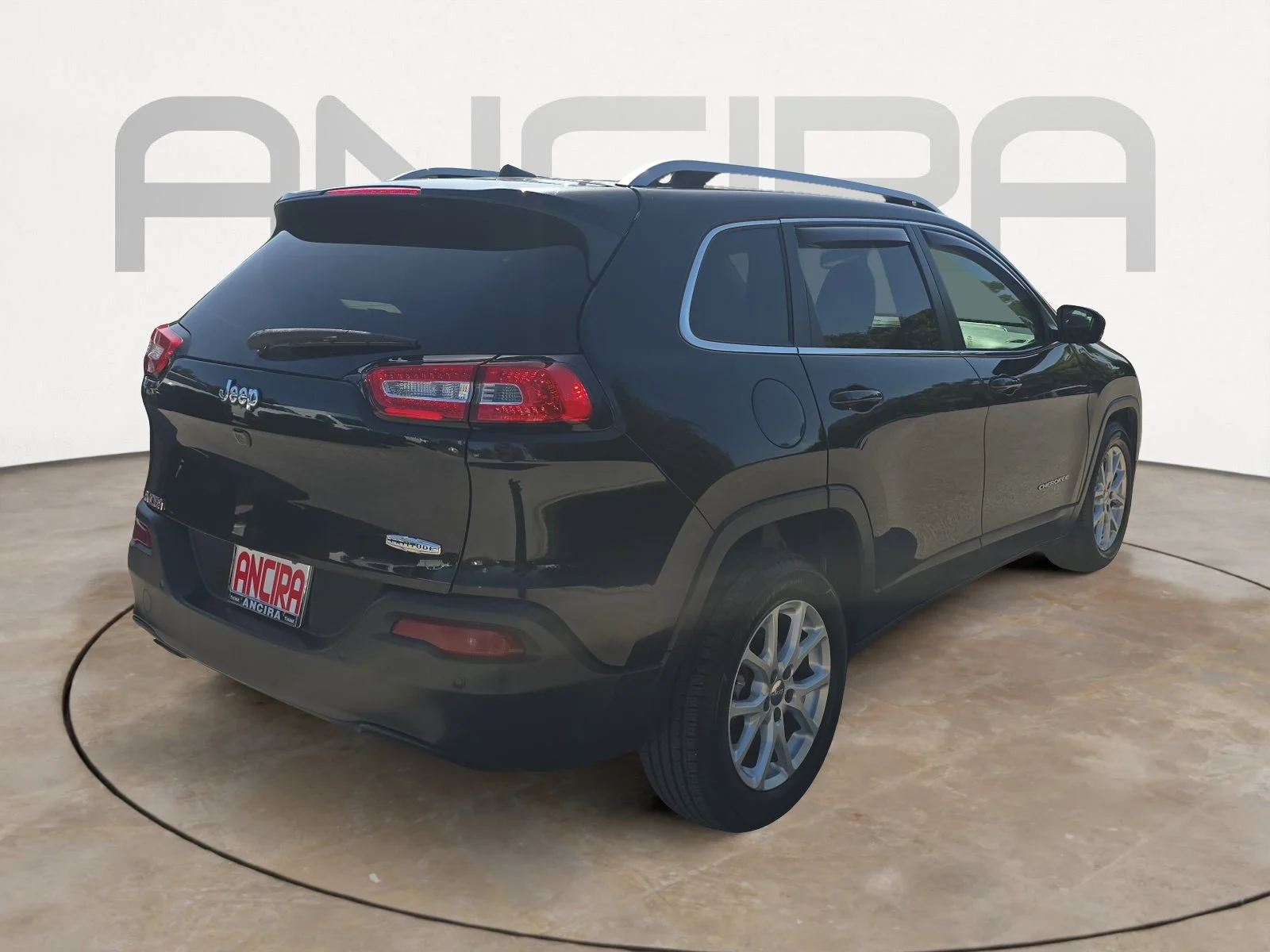 Used 2016 Brilliant Black Crystal Pearlcoat Jeep Latitude image 10