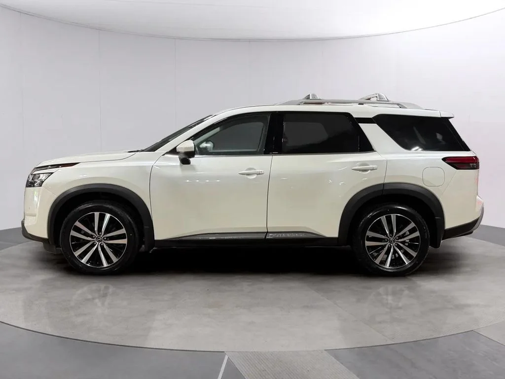 Certified Used 2024 Pearl White Tricoat Nissan Platinum image 6