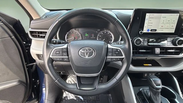 Used 2023  Toyota XLE image 11