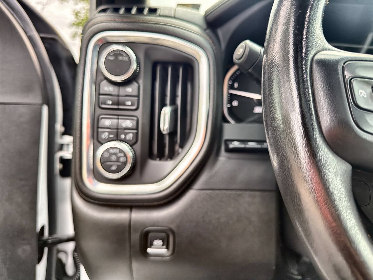 Used 2022 Summit White GMC AT4 image 15
