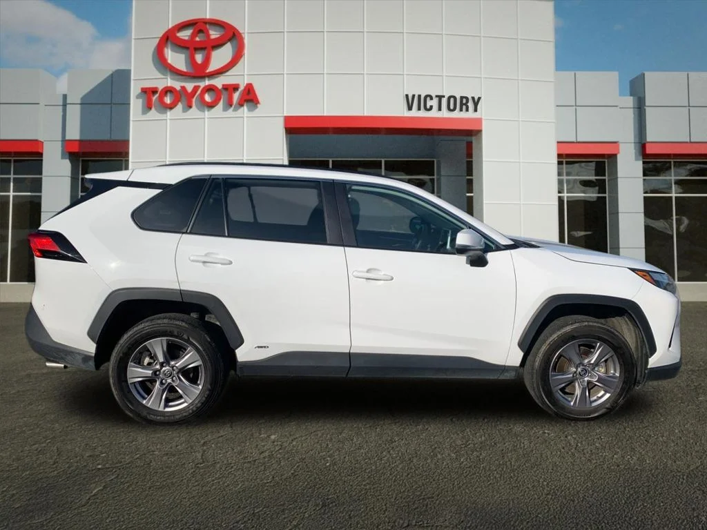 Used 2025 White Toyota XLE image 2