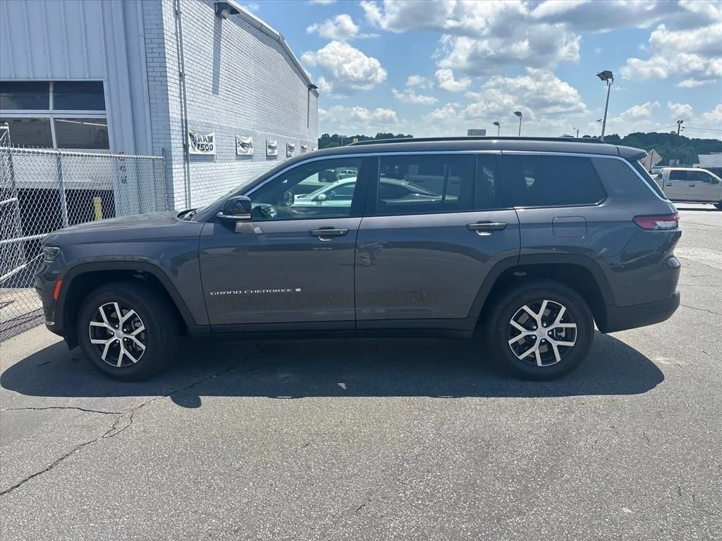 Used 2025 Gray Jeep Limited image 6