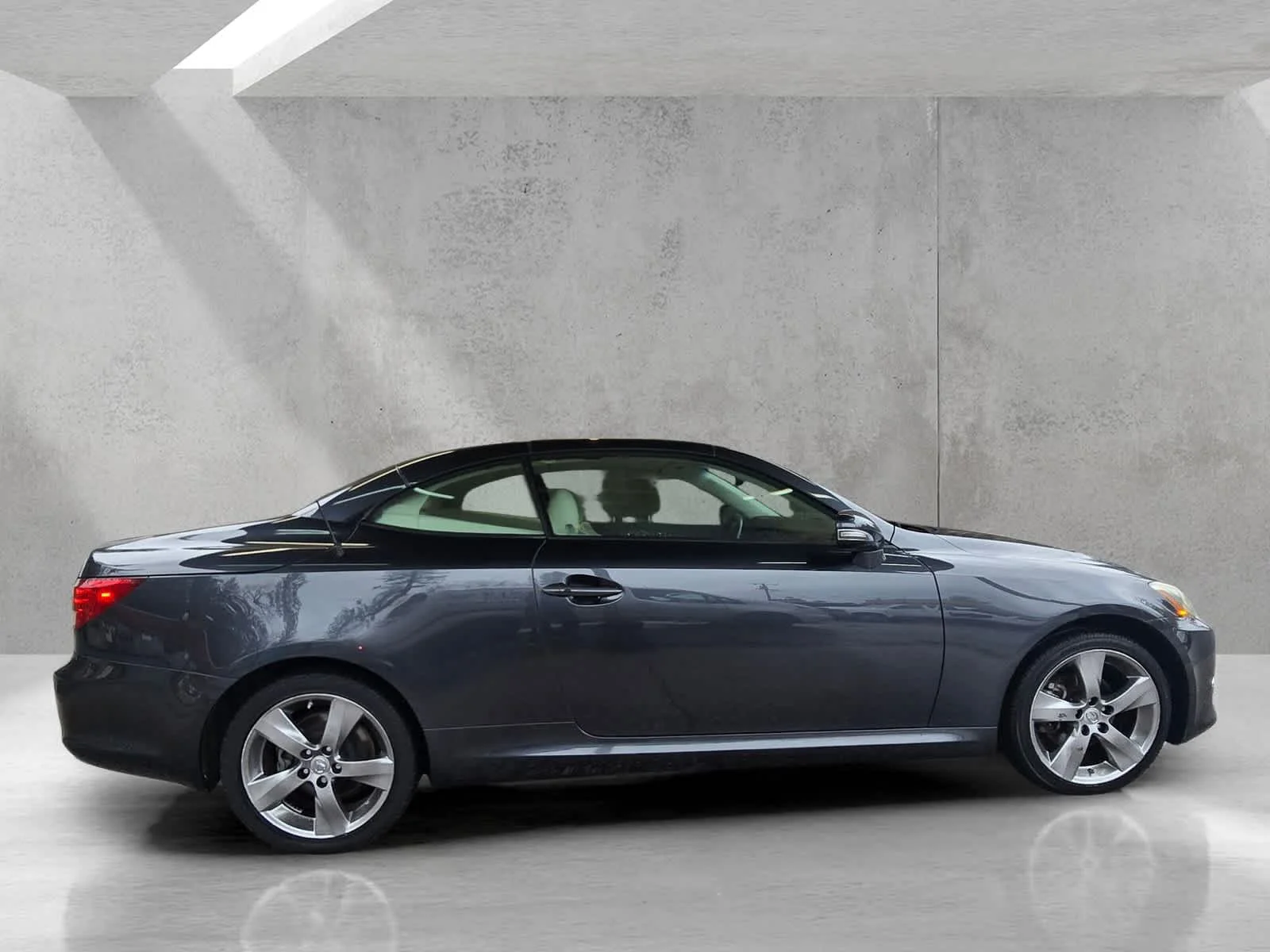Used 2010  Lexus  image 3