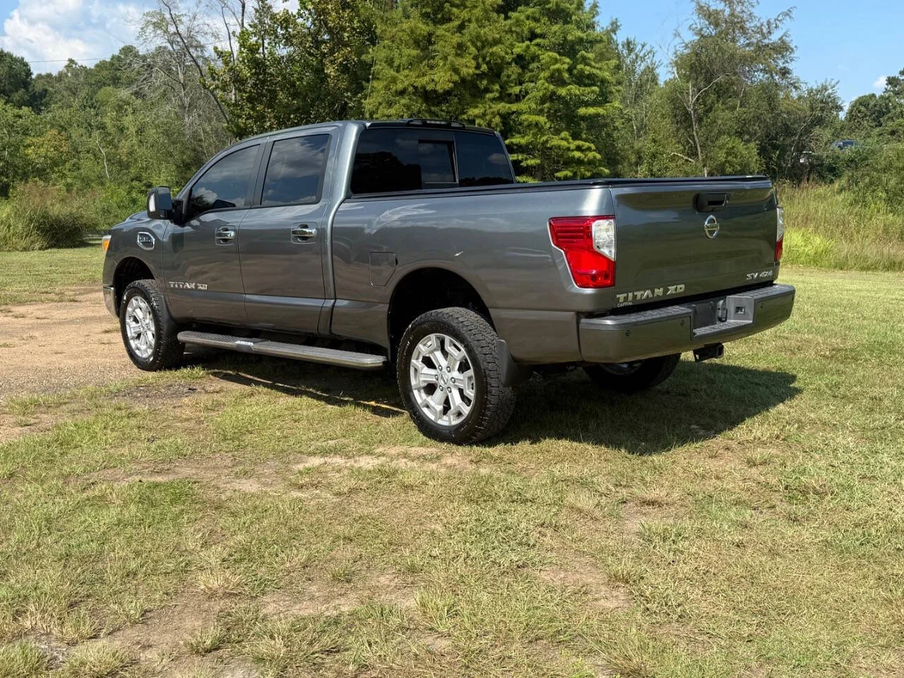 Used 2017 Gray Nissan SV 4x4 4dr Crew Cab image 3