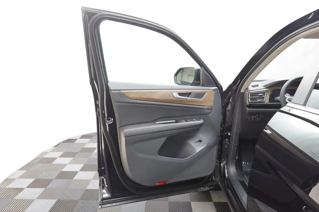 New 2026 Deep Black Volkswagen 2.0T SE w/Technology image 6