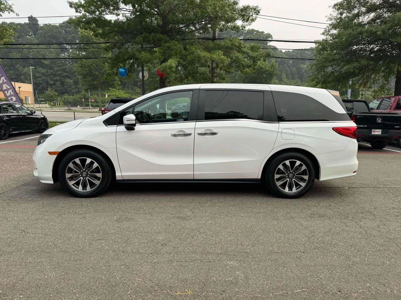 Used 2023 Platinum White Pearl Honda EX-L image 4