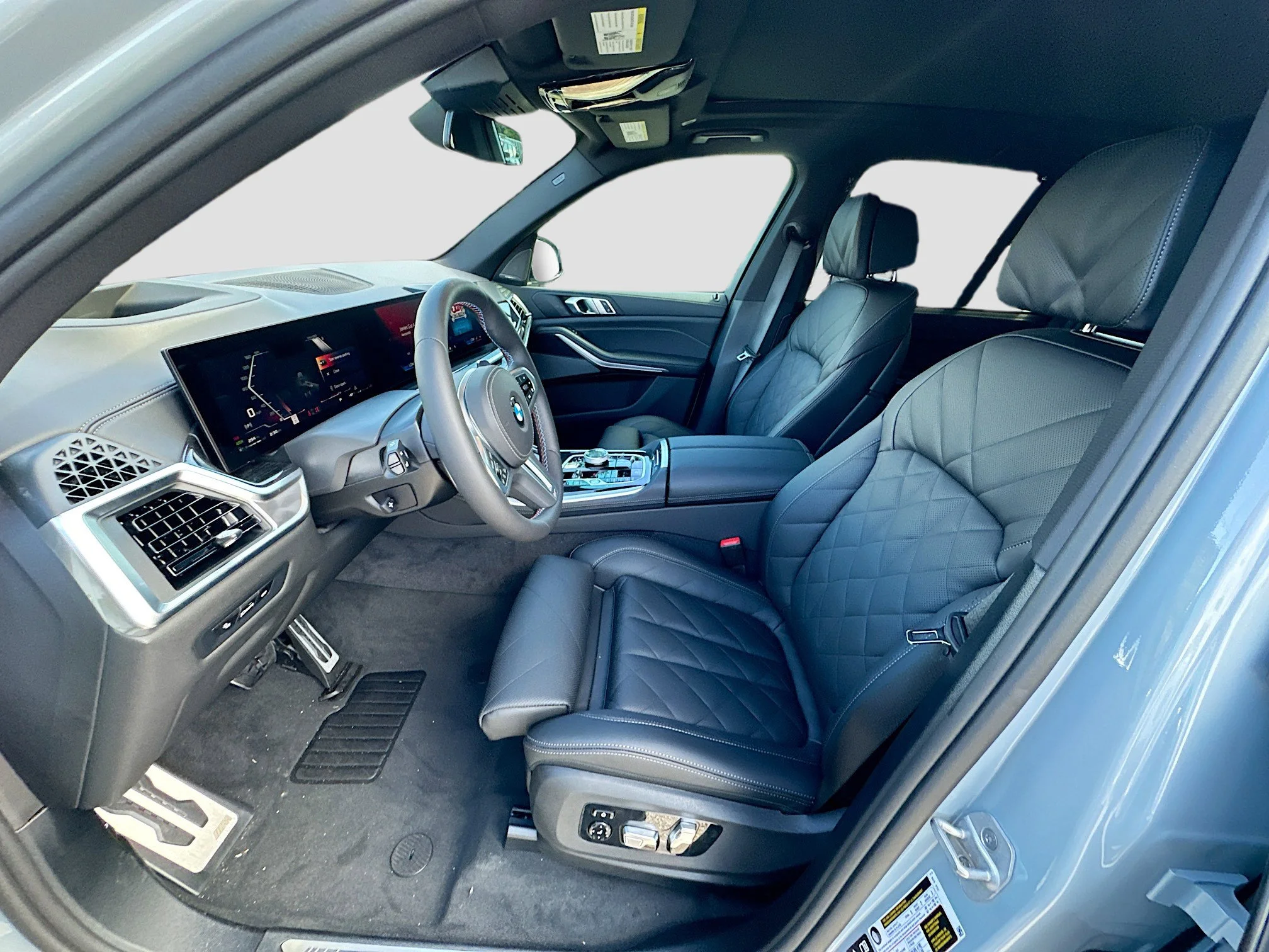 2026 BMW X5 M60i - Photo 16