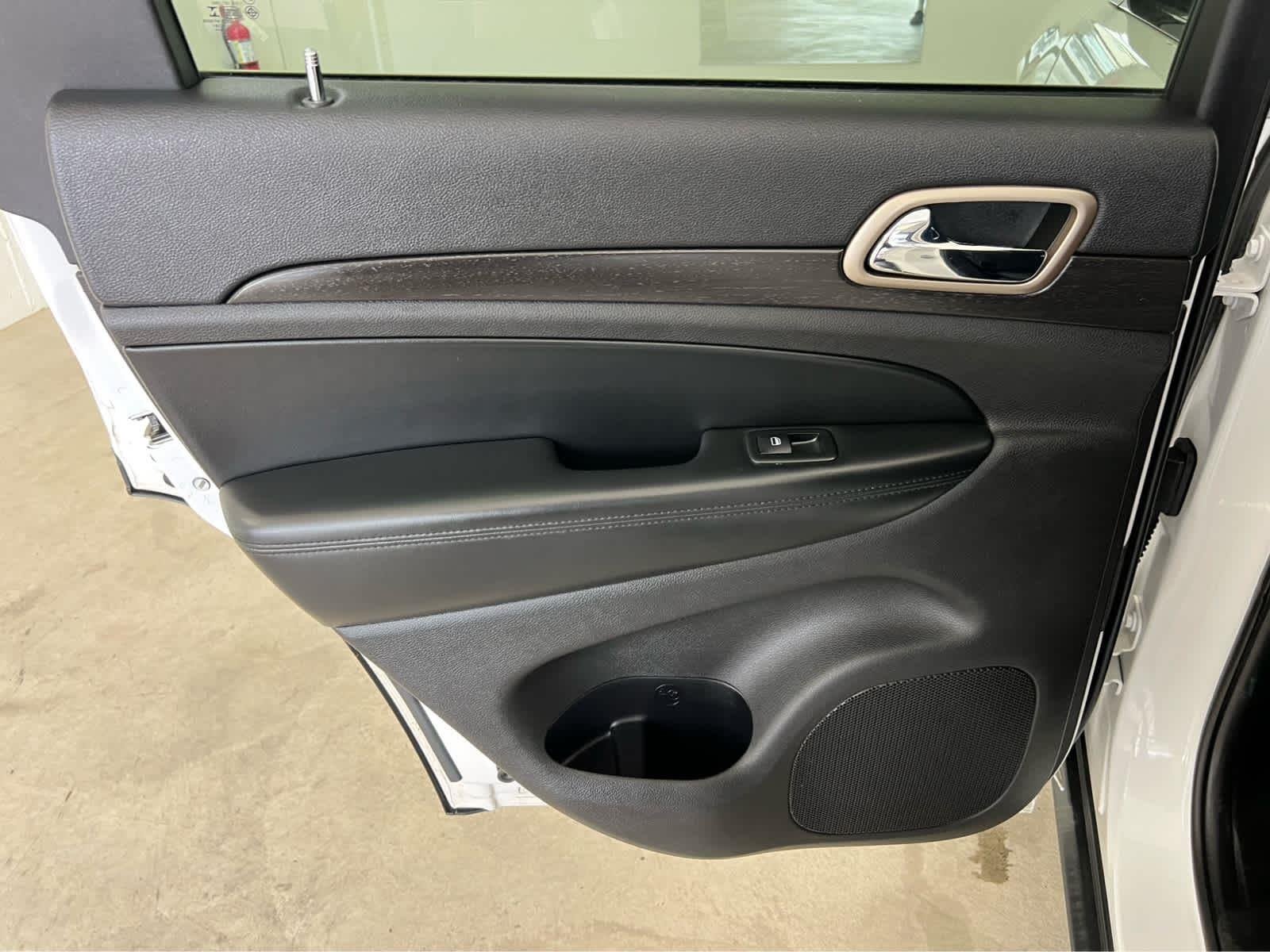 Used 2015 Bright White Clearcoat Jeep Laredo image 40