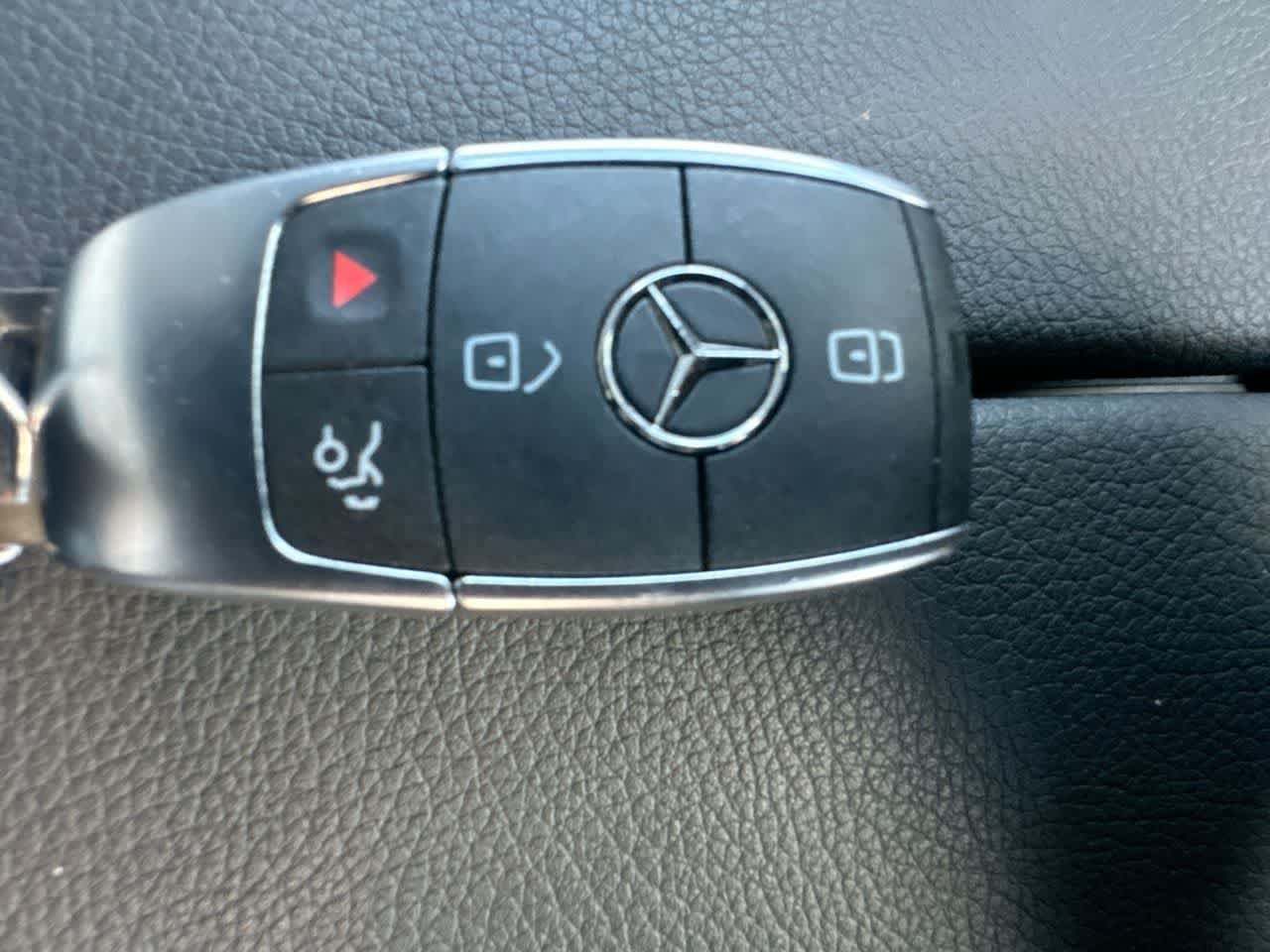 Used 2025 Night Black Mercedes-Benz GLA 250 image 28