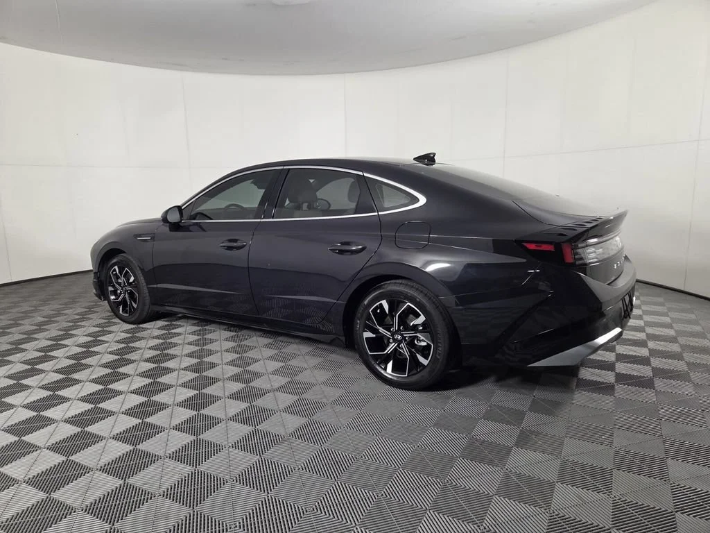 Used 2024 Carbon Blue Hyundai SEL image 6