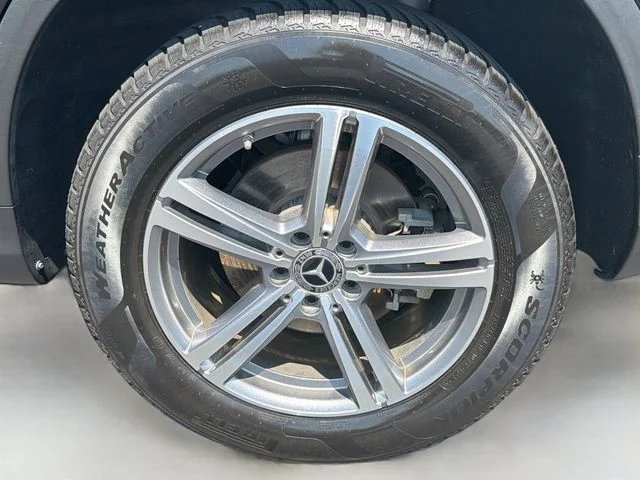 Used 2022  Mercedes-Benz GLC 300 image 28