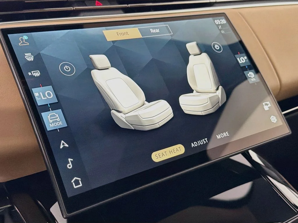 New 2026 Fuji White Land Rover Dynamic SE image 21