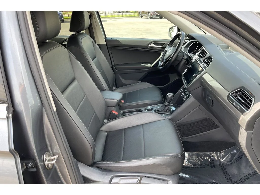 Used 2019 Platinum Gray Metallic Volkswagen SE image 20