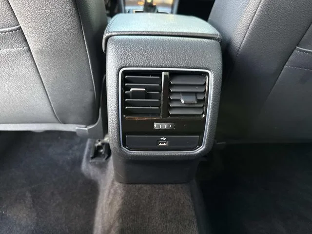 Used 2018 Silver Volkswagen 2.0T SE image 19