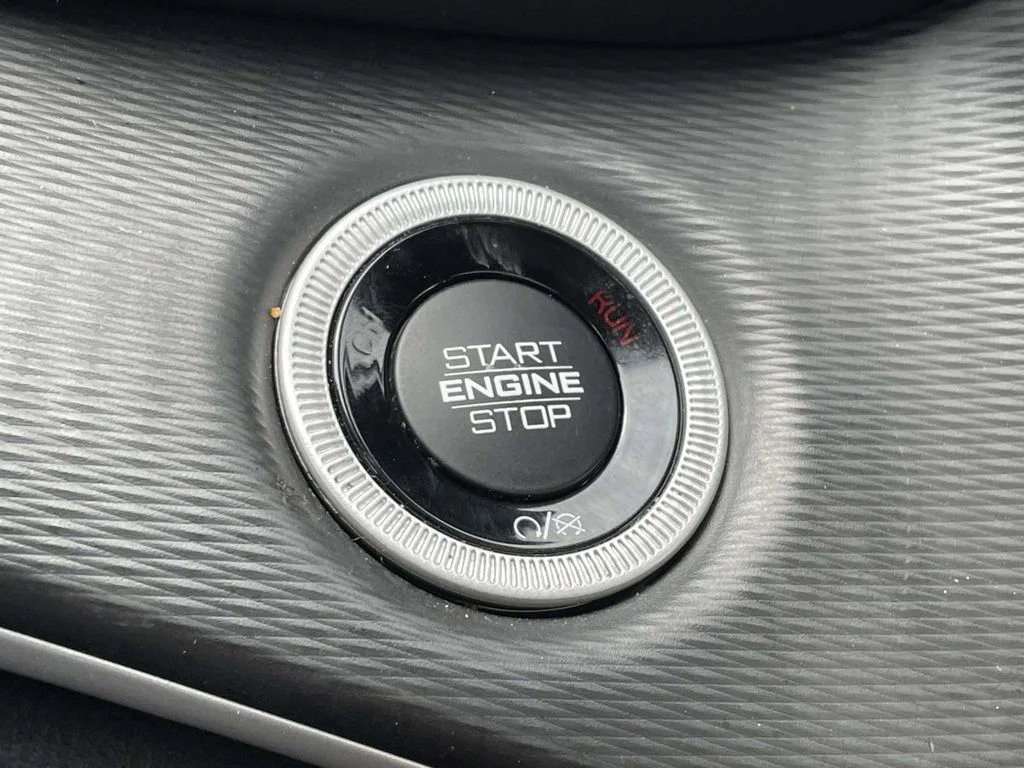 Used 2023 White Jeep Altitude image 35