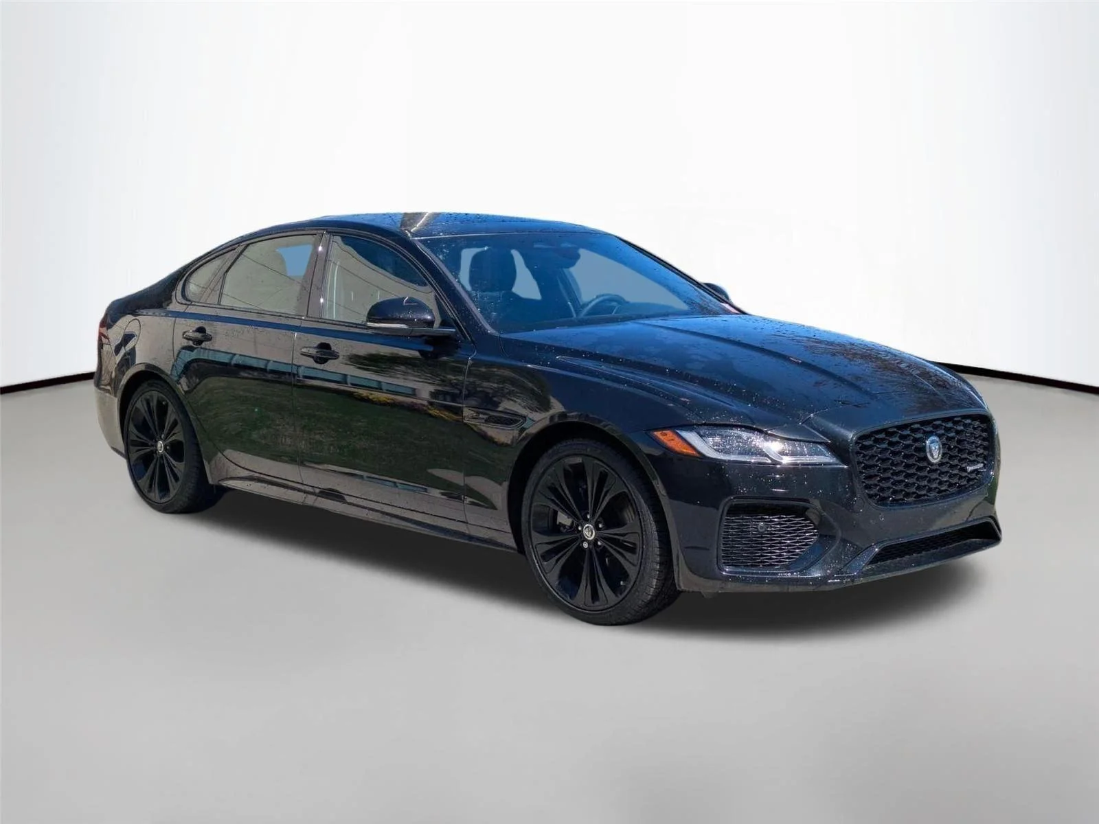 Used 2024 Santorini Black Metallic Jaguar R-Dynamic SE image 3