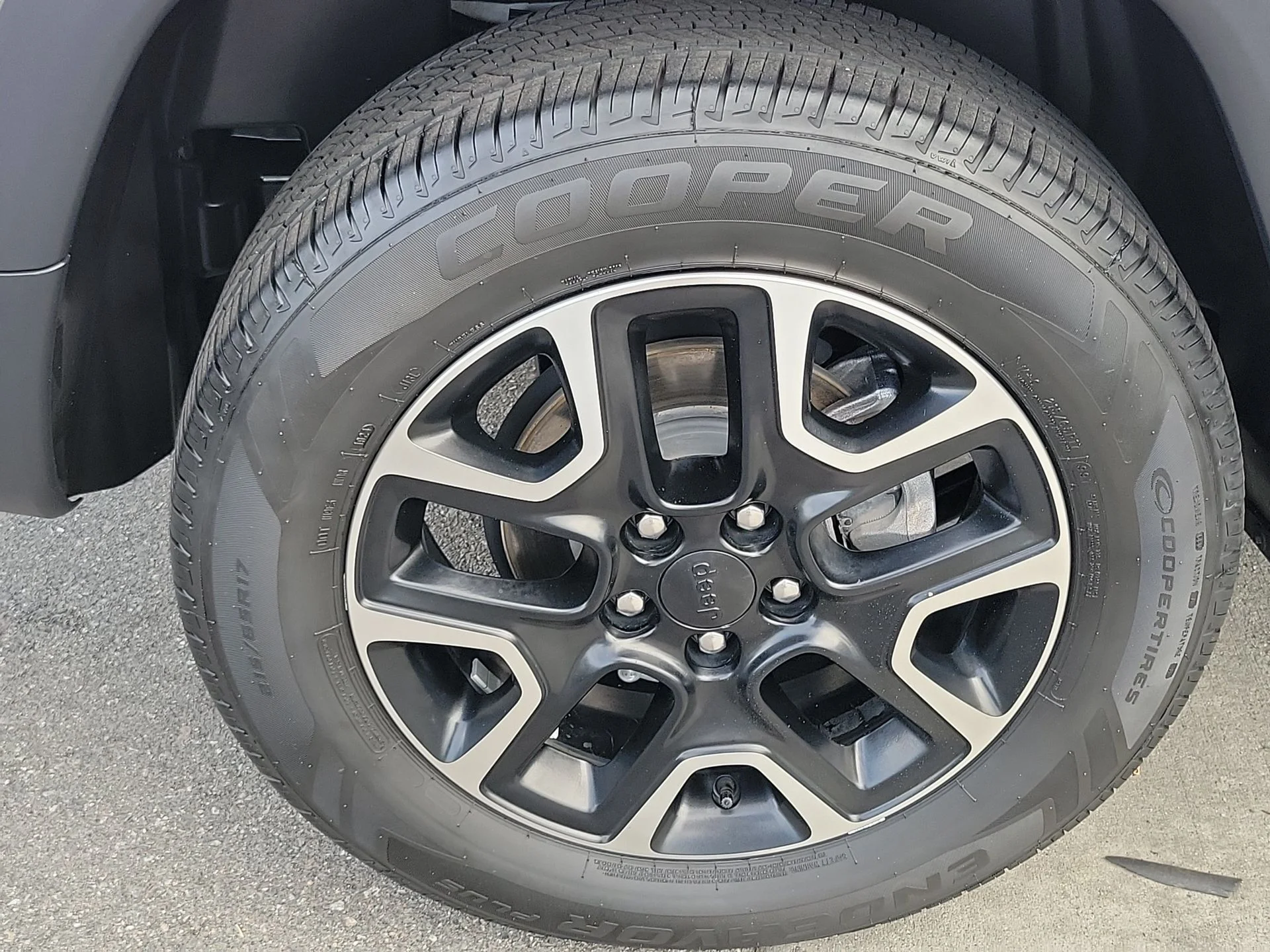 Used 2021 White Jeep Trailhawk image 23
