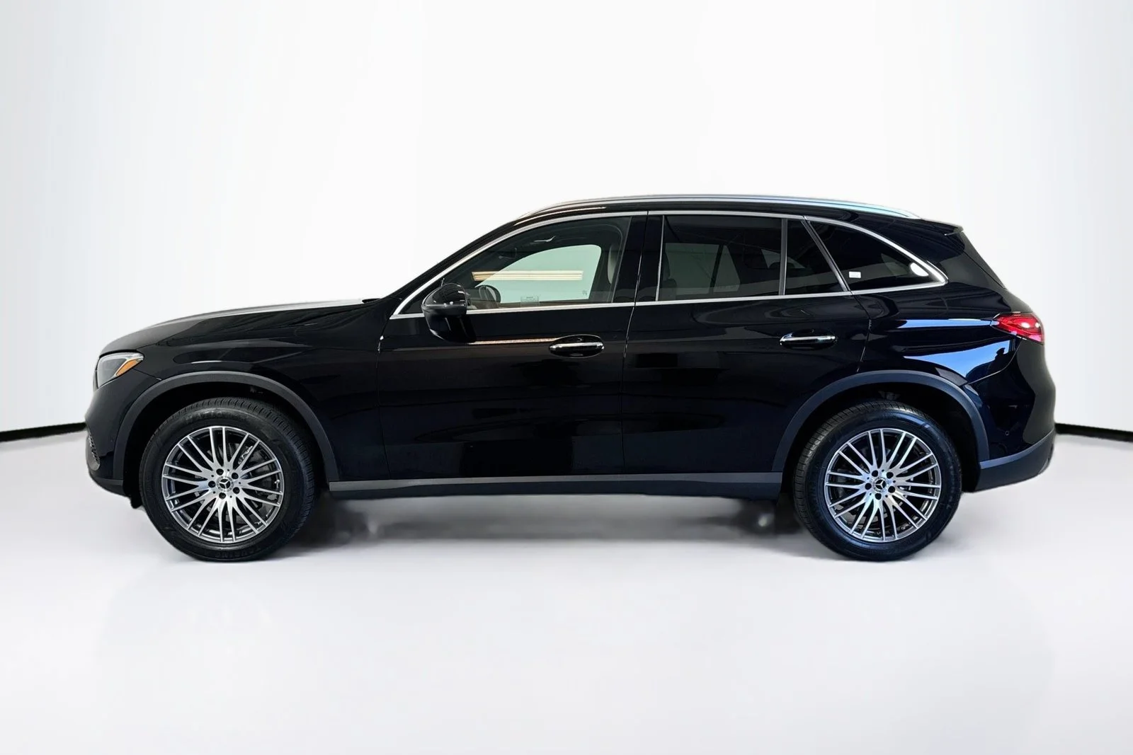 Used 2024 Black Mercedes-Benz GLC 300 image 8