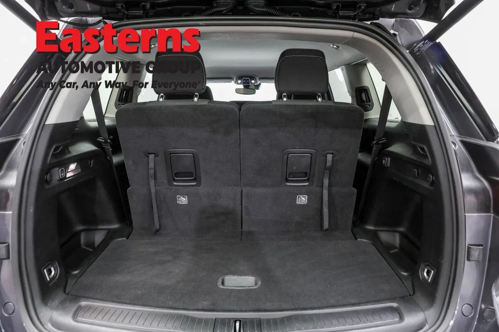 Used 2023 Gray Jeep Laredo image 9
